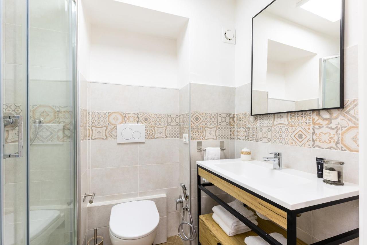 Gentile Suites - Private Rooms Roma Eksteriør bilde